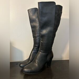Pre loved knee high boots with heel.